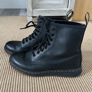 Dr Martens Leyton Boots